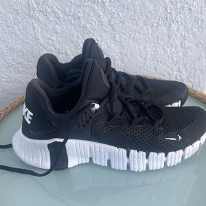Nike Women’s Free Metcon Black Sneakers Size 8.5